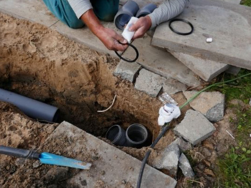 Trenchless sewer line - fixing pipes without trenching the whole pipeline Trenchless sewer line - fixing pipes without trenching the whole pipeline